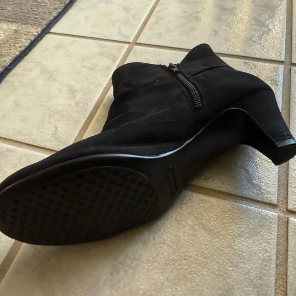 Aerosoles size 8 1/2, medium width, black ankle bootie - Picture 4 of 5